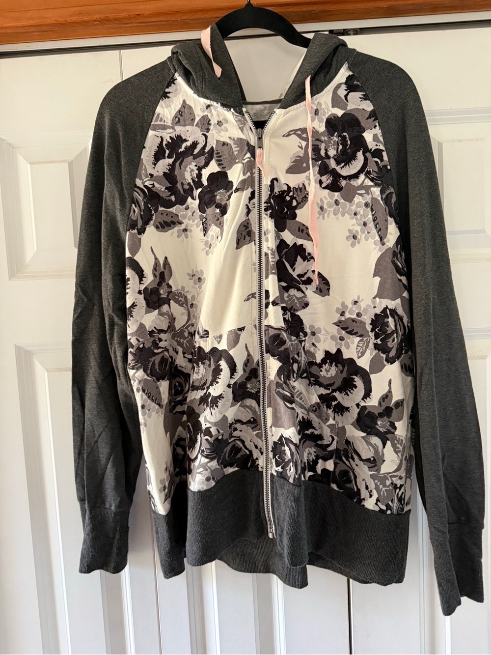 evy’s tree 'The Allie' Women's Top - White with Black Floral Detail